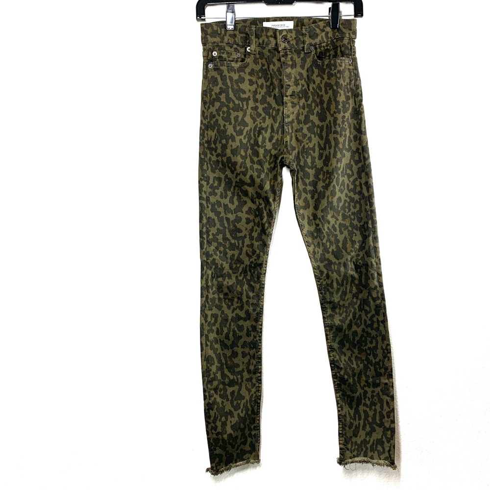 Zara Highwaisted Green Leopard Print Skinny Jean Pants